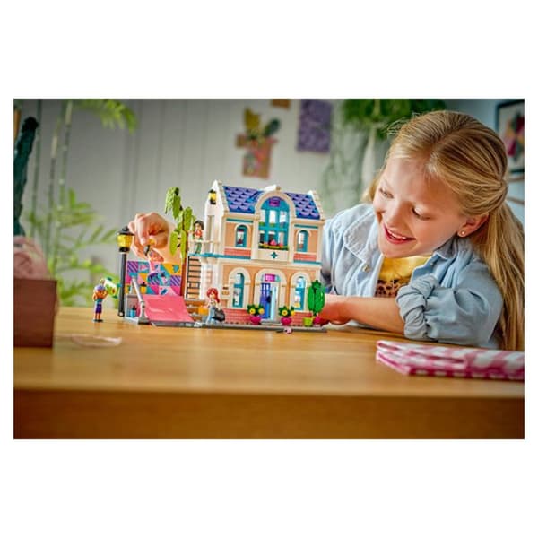 42687 Lianns familjehus ® Vänner