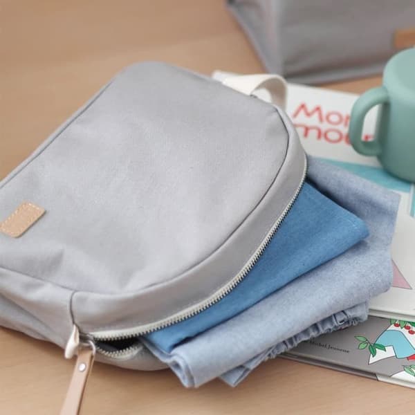 BEABA, pärlgrå babynecessär i canvas