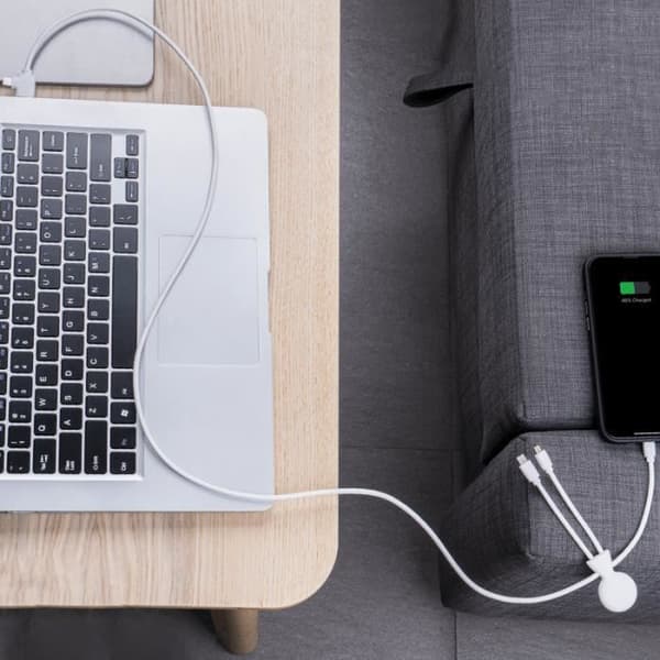 Multikontakt USB-C/USB/Lightning/Micro USB Laddkabel i återvunnen plast Mr Bio Long 1m Vit