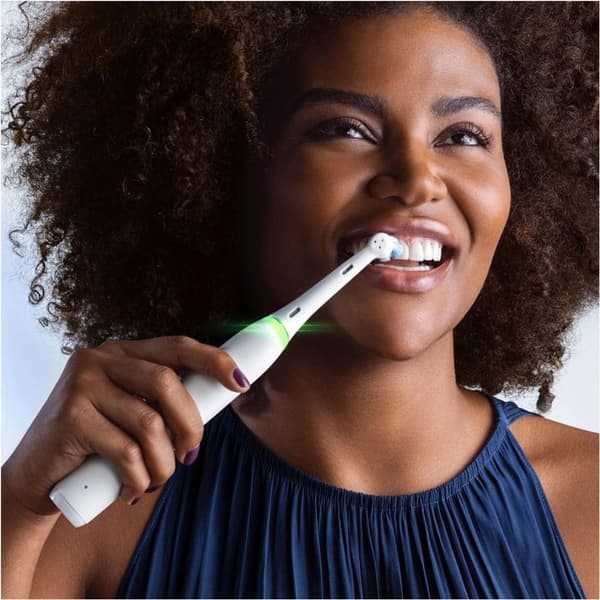 Elektrisk tandborste - ORAL-B - iO 5 - Bluetooth - 5 lägen - Trycksensor