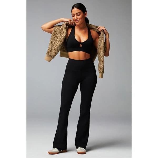 Fabletics Oasis dambyxor med utsvängd ben