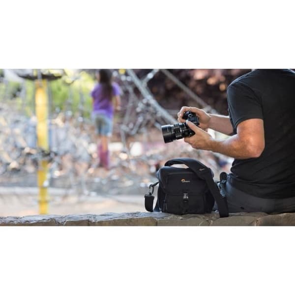 LOWEPRO Axelväska NOVA 140 AW II Svart