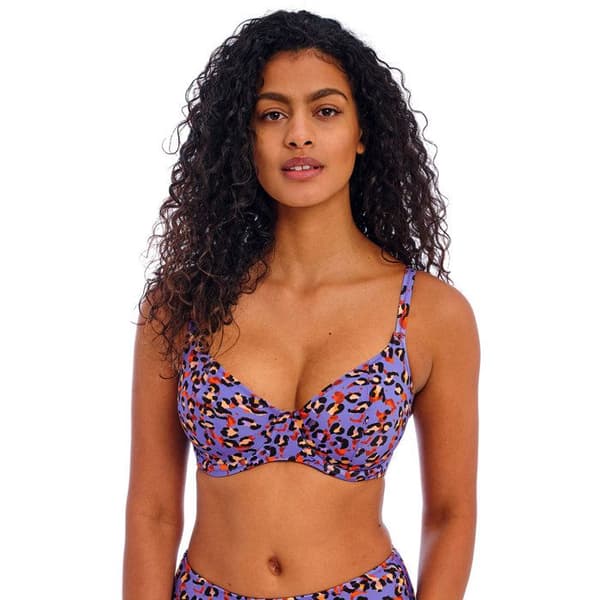 Bikinitopp dam Freya Santiago nights