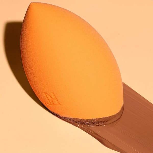 Makeupsvamp - Real Techniques - Miracle base - Revolutionerande mousse - Slät finish - Latexfri