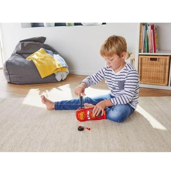 Revell Lightning McQueen bilmodell - 1:20 montering - 19 stycken - Vit