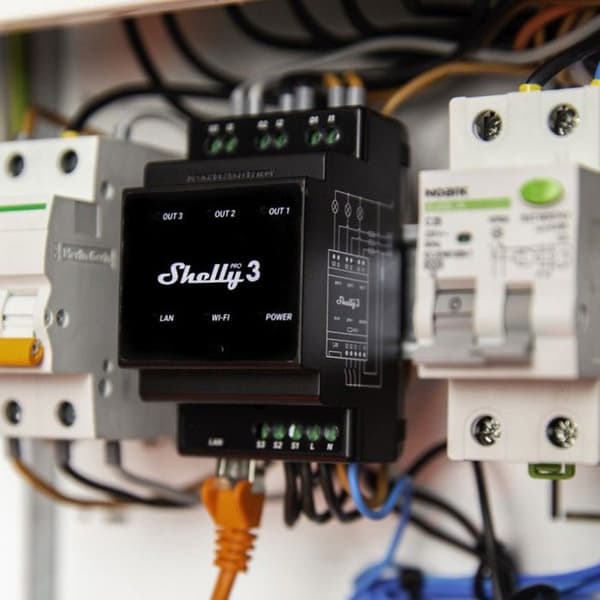 Ansluten strömbrytare - SHELLY - Pro 3 - 3-kanaler - 48A - Wi-Fi, LAN & Bluetooth