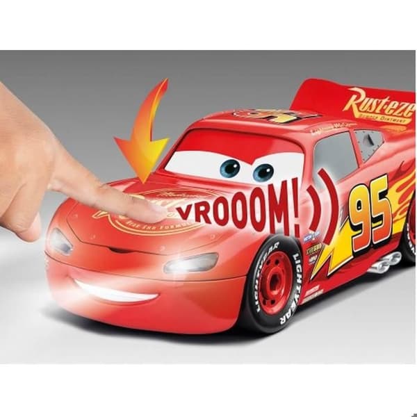 Revell Lightning McQueen bilmodell - 1:20 montering - 19 stycken - Vit