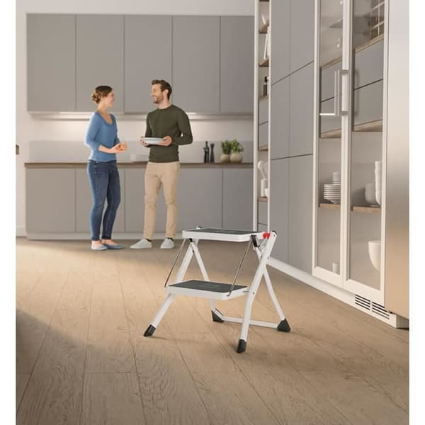 Hailo Mini 2-stegs vikbar halkfri stege i stål