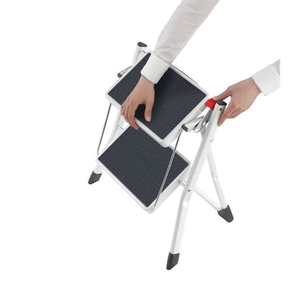 Hailo Mini 2-stegs vikbar halkfri stege i stål