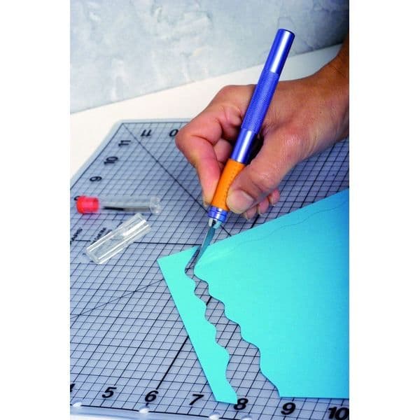 Precision cutter - Fiskars - Softgrip - Vasskotad blad - Bi-material kropp - Optimal grepp