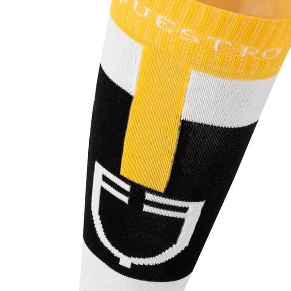 Ridsockor i tekniskt och andningsbart tyg med Equestro-logotyp