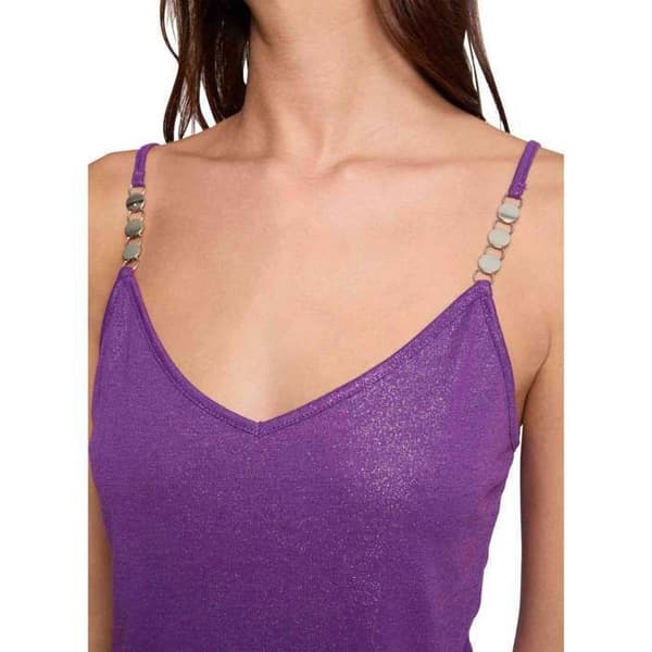 Tight tanktop