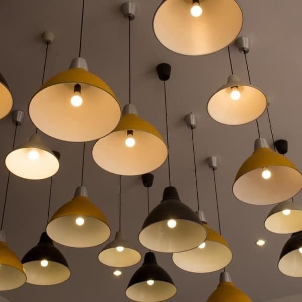 AWOX E27 vit LED-lampa ansluten bluetooth SML2-W13-E27