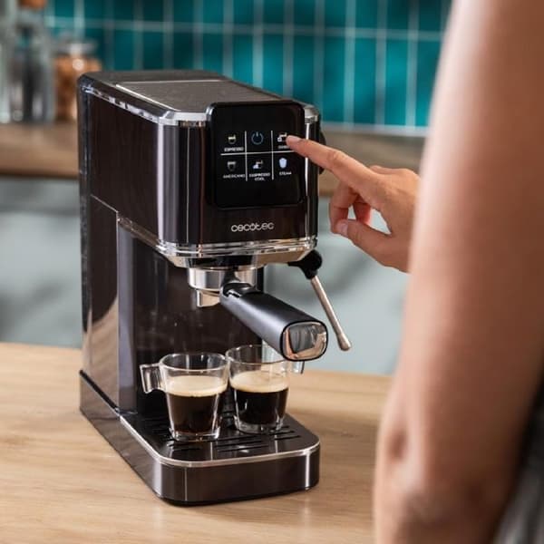 Cecotec Kaffemaskin Express Cafelizzia ColdBrew. Pekskärm, ColdBrew-system, 20 Bars tryckpump, ångmunstycke.