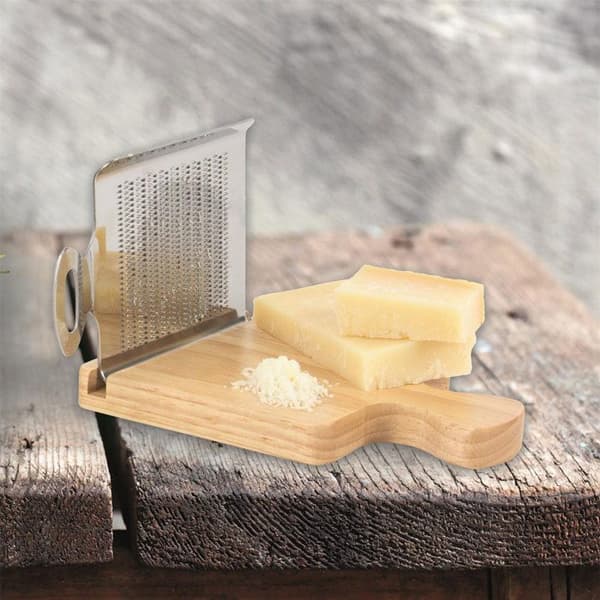 Parmesan rivjärn med dess universalbräda
