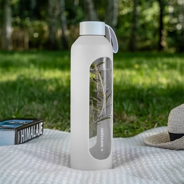Glasflaska - WESSPER B1 BOROSILICATE - 1000ml - Silikonfodral - vit