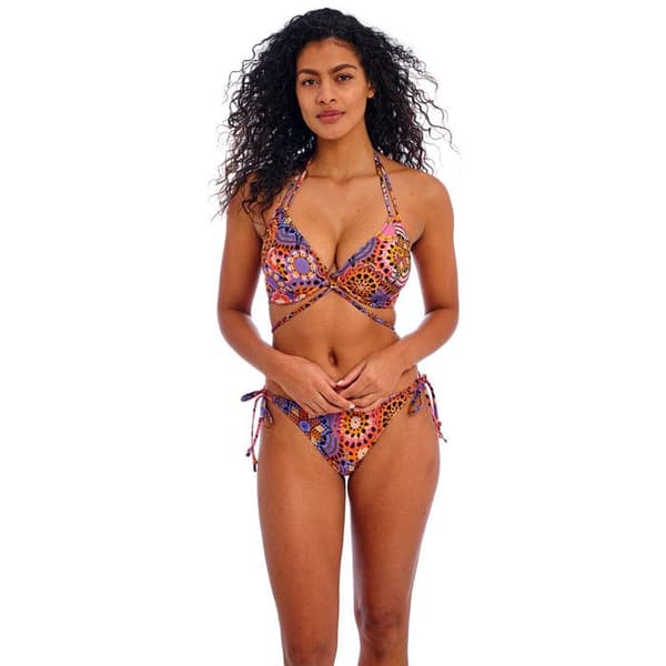 Bikinitopp dam Freya Santiago nights