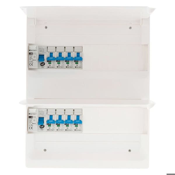 Elkraftskåp utrustat med 26 moduler - T1/T2 - 8 strömbrytare - Zenitech