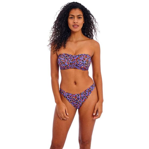 Bikinitopp dam Freya Santiago nights