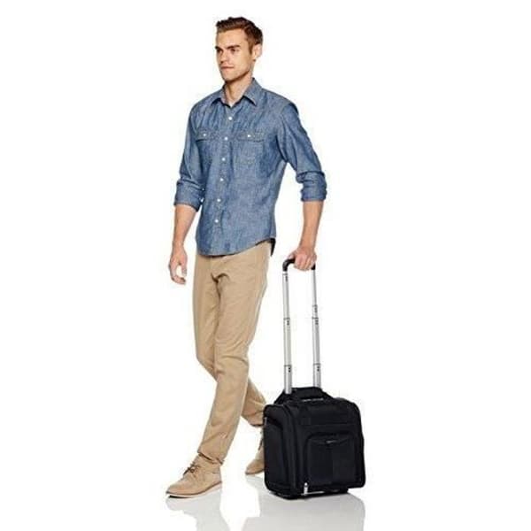 Amazon Basics kompakt kabinbagage, svart