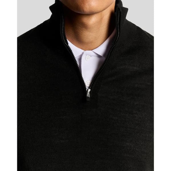 Pull 1/4 zip i broderad merinoull från Lyle & Scott