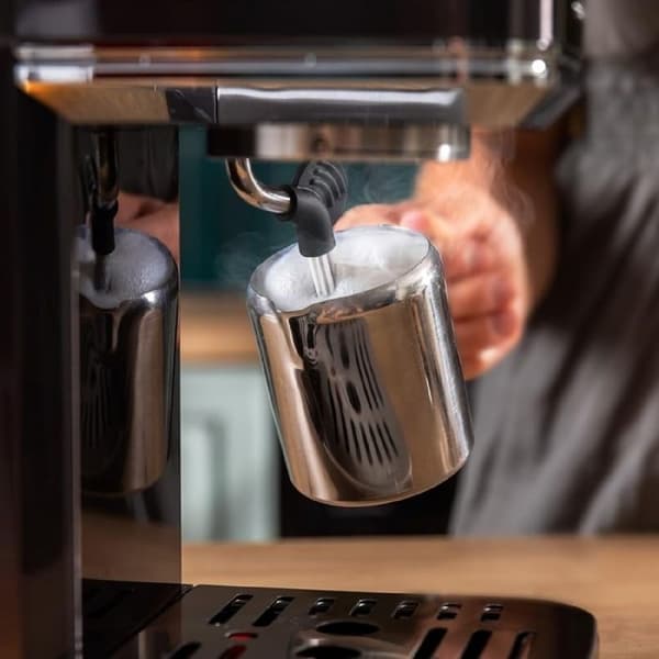 Cecotec Kaffemaskin Express Cafelizzia ColdBrew. Pekskärm, ColdBrew-system, 20 Bars tryckpump, ångmunstycke.