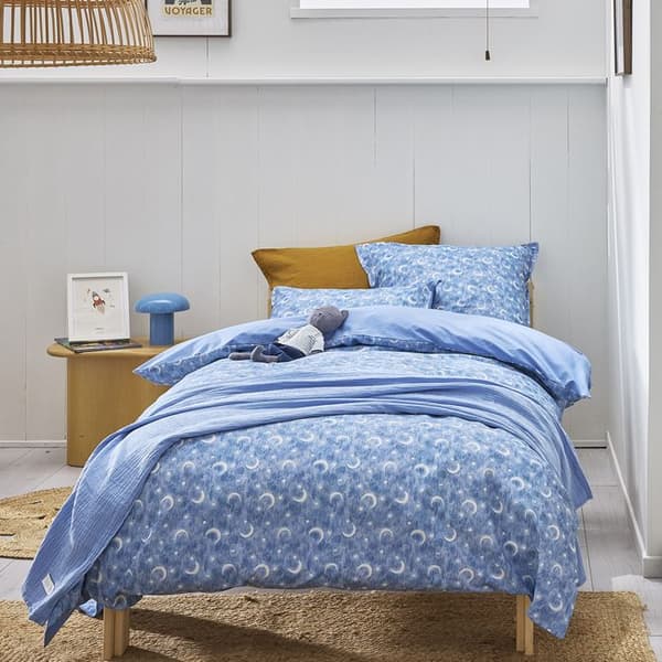 Barnkuddeöverdrag i tryckt percale av bomull, LILLA DRÖMMARE - ESSIX - 65 x 65 cm - Blå