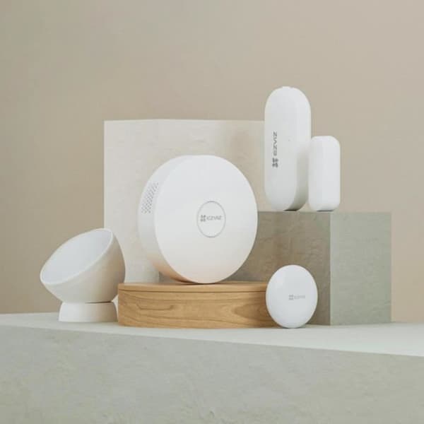 Larmsats - EZVIZ - Hemsensor - 1 Hub A3 + 2 detektorer + 1 smartknapp