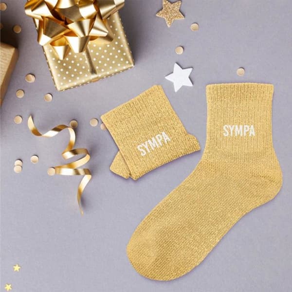 Trevliga gula strumpor med glitter