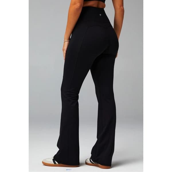 Fabletics Oasis dambyxor med utsvängd ben