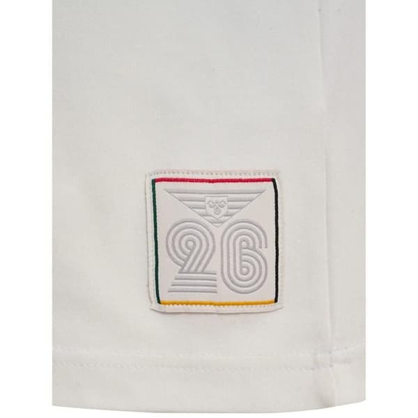 T-shirt Hummel World 26 - vit av vit