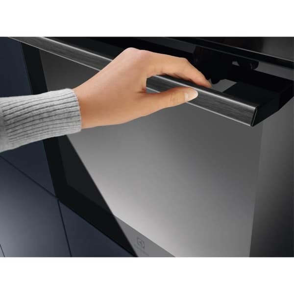 Electrolux EOF5C50BZ inbyggnadsugn - Katalys - Svart