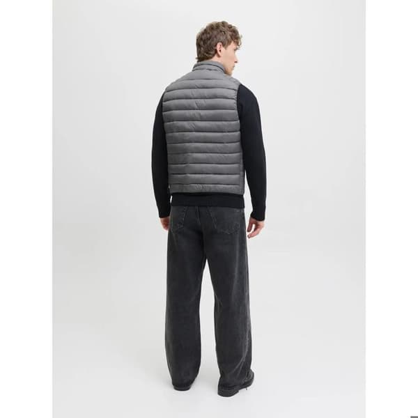 Jack & Jones Bradley Light är en ärmlös jacka