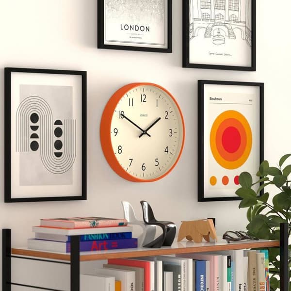 JONES CLOCKS Studio Väggklocka 30 cm orange - modern design, läsbara siffror