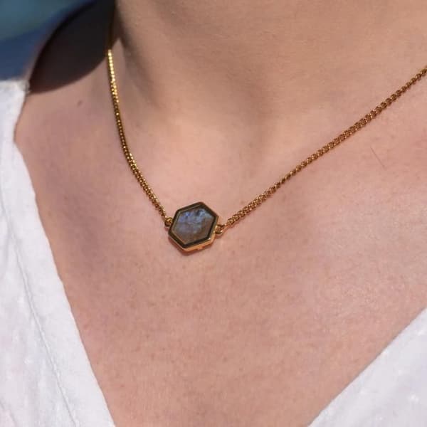 Collier Hexalia i Labradoritstenar