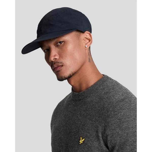 Rundhalsad tröja i lammull Lyle & Scott Blend