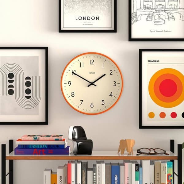 JONES CLOCKS Studio Väggklocka 30 cm orange - modern design, läsbara siffror