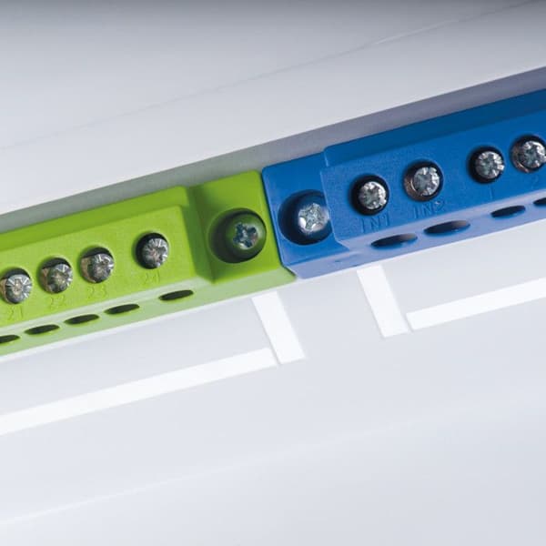 Inbäddad distributionspanel - 4x24 moduler - Vit stål - IP30 KL-32641