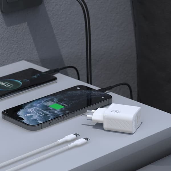 Väggladdare A27 MaxC USB-C USB-A GaN 35 W - Vit