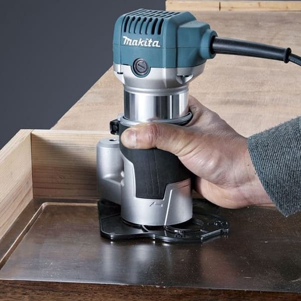Multifunktionsfräs kit 710 W - MAKITA - med 4 baser - MakPac - RT0702CX3J