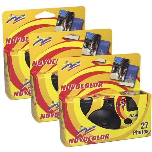 Pack för analog kamera Novocolor, set med 3 diskreta kameror med blixt (27 exponeringar med blixt)