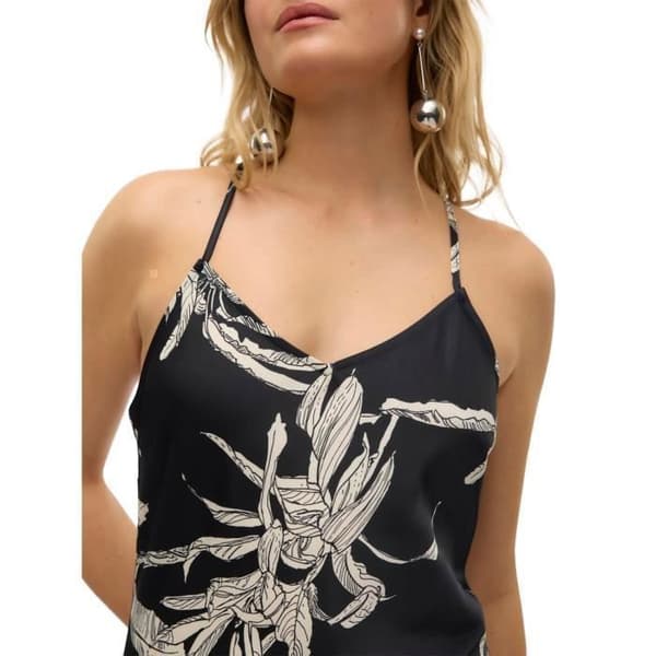 Lång klänning - Vero Moda - Svart - Flödande passform - Spaghettiband - V-ringad