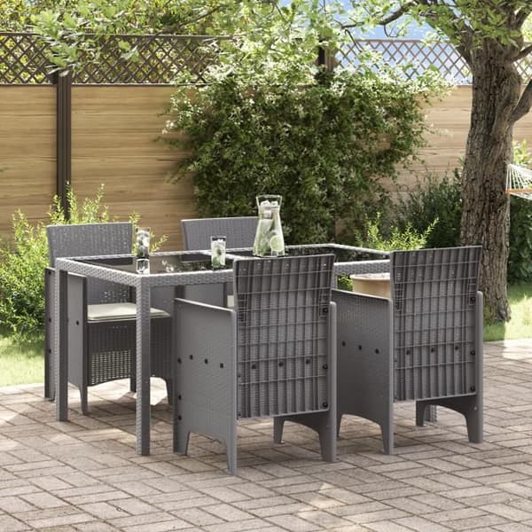 Set med 4 trädgårdsstolar med ljusgrå kuddar i poly rattan