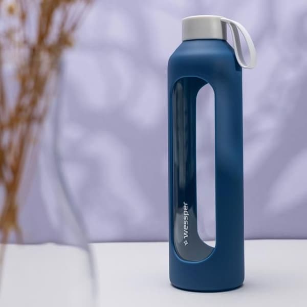 Glasflaska - WESSPER B1 BOROSILICATE - 1000ml - Silikonfodral - marinblå