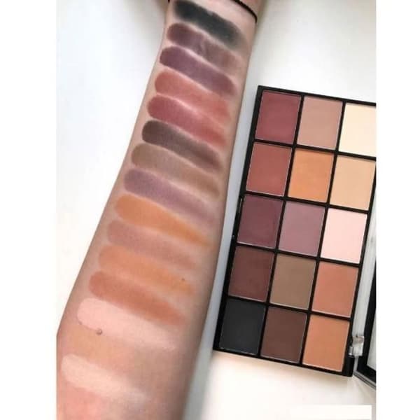 Ögonskugga - Makeup Revolution - RE-loaded basic mattes - 15 nyanser - Matt - Pigmenterad
