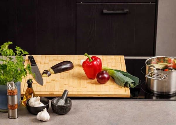 Skärbräda - HeRo24 - 1762 - Robust bambu - 56 x 50 cm - Halkfri