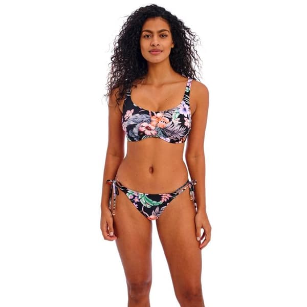 Bikiniunderdel dam Freya Kamala bay
