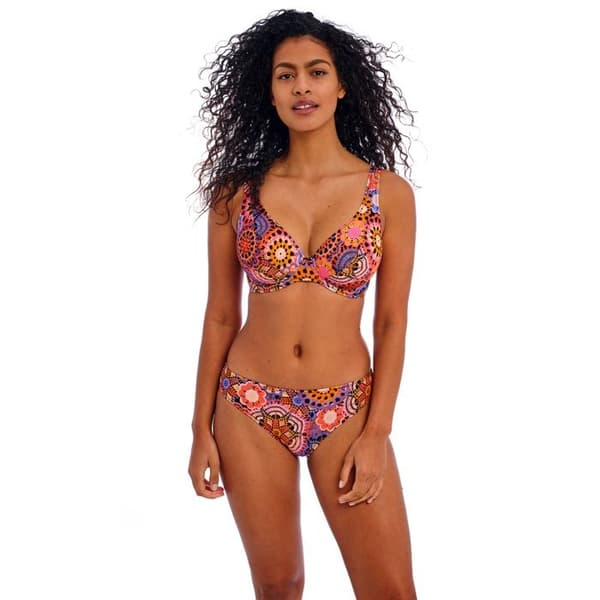 Bikinitopp dam Freya Santiago nights
