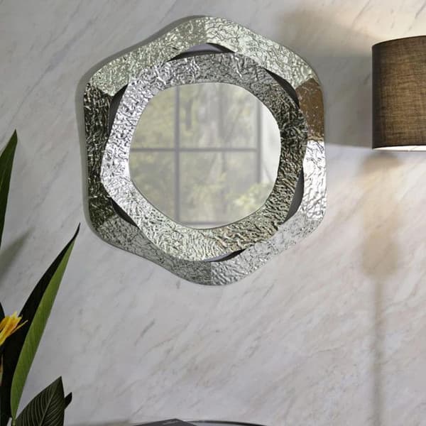 Väggspegel i silverfärgad metall 66x6x75 cm