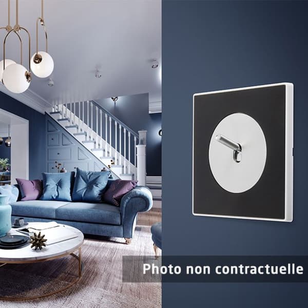 Vit glossy tryckknapp DOM med vit enkel platta